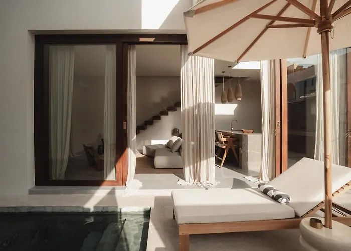 Mae Villa *